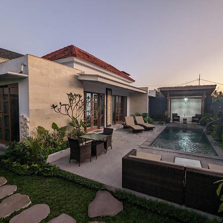 Villa Na-Na Ubud ภายนอก รูปภาพ